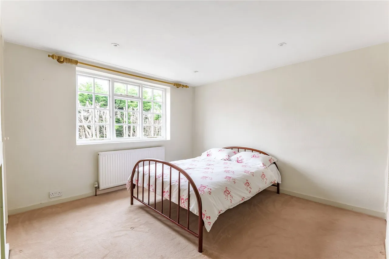 School Walk, Lower Sunbury, TW16 6RB, photo 6