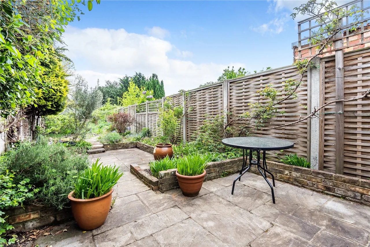 School Walk, Lower Sunbury, TW16 6RB, photo 10