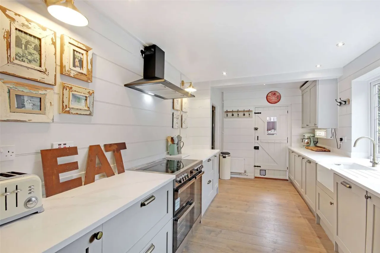 Main Road, Crockham Hill, Edenbridge, Kent, TN8 6SR, photo 4