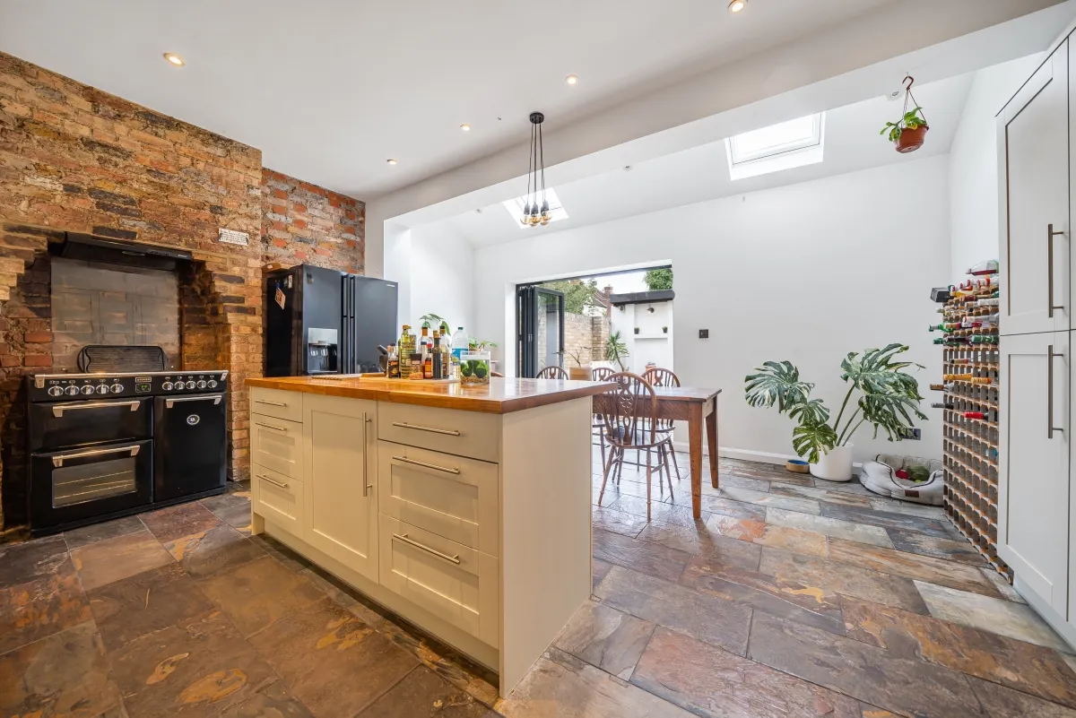 3 bed house to rent, Seely Road, London, SW17