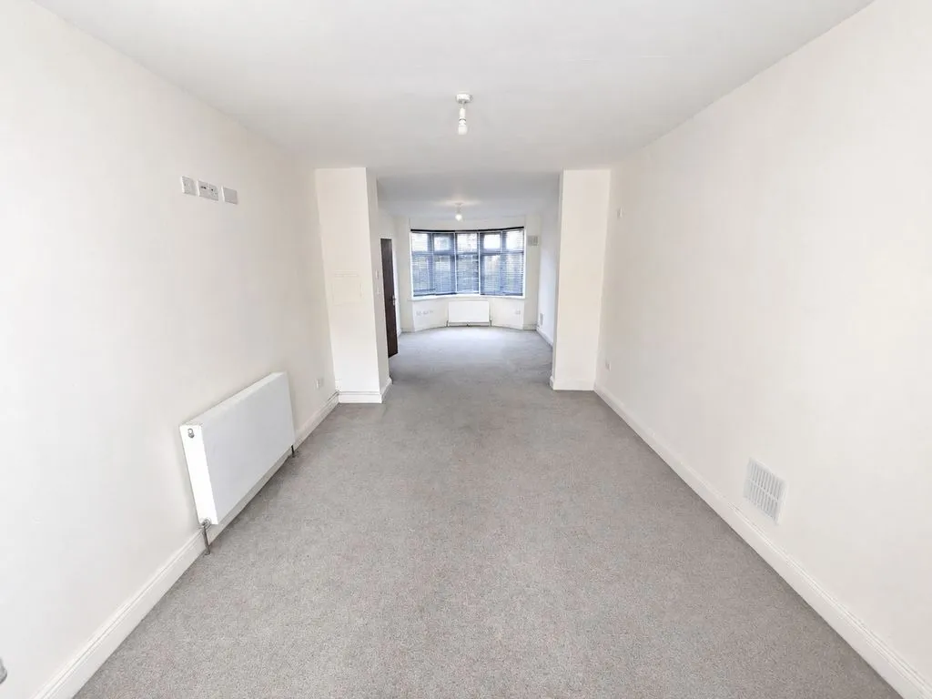 Golden Crescent, Hayes UB3 1AQ, photo 4