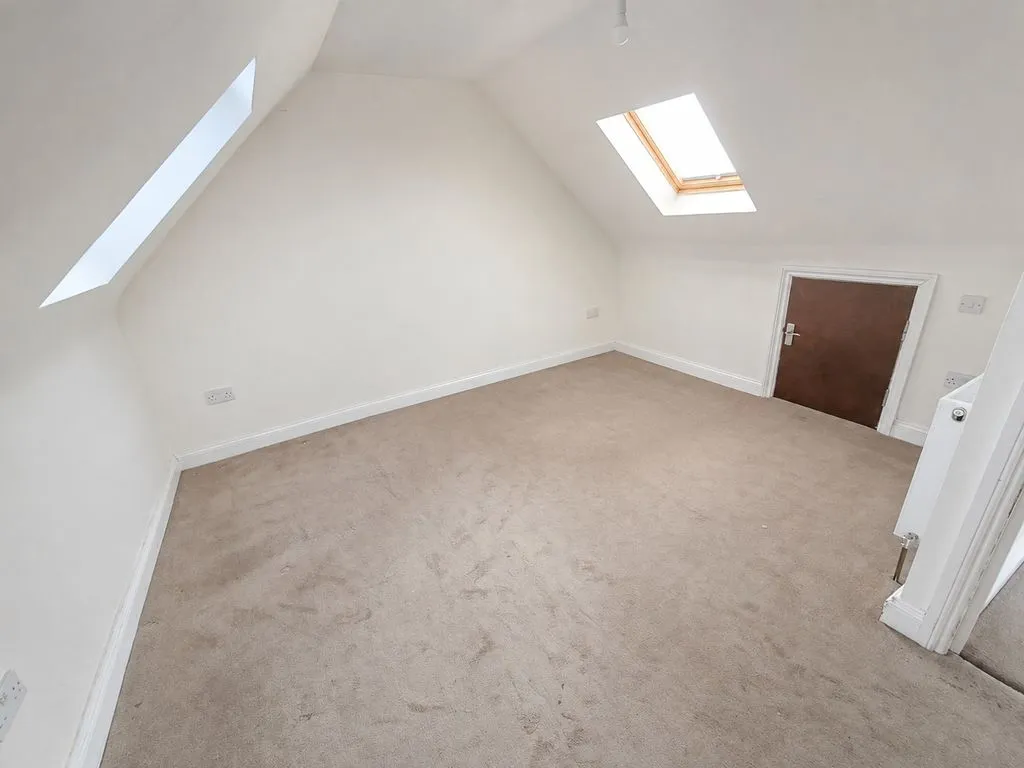 Golden Crescent, Hayes UB3 1AQ, photo 8