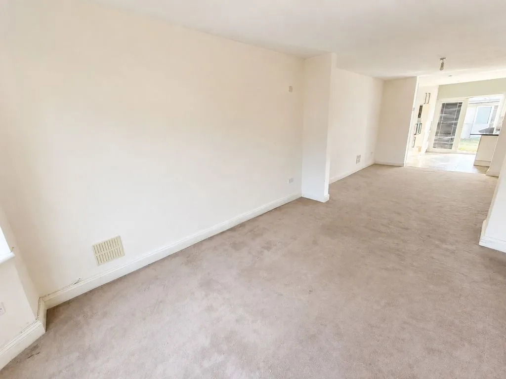 Golden Crescent, Hayes UB3 1AQ, photo 3