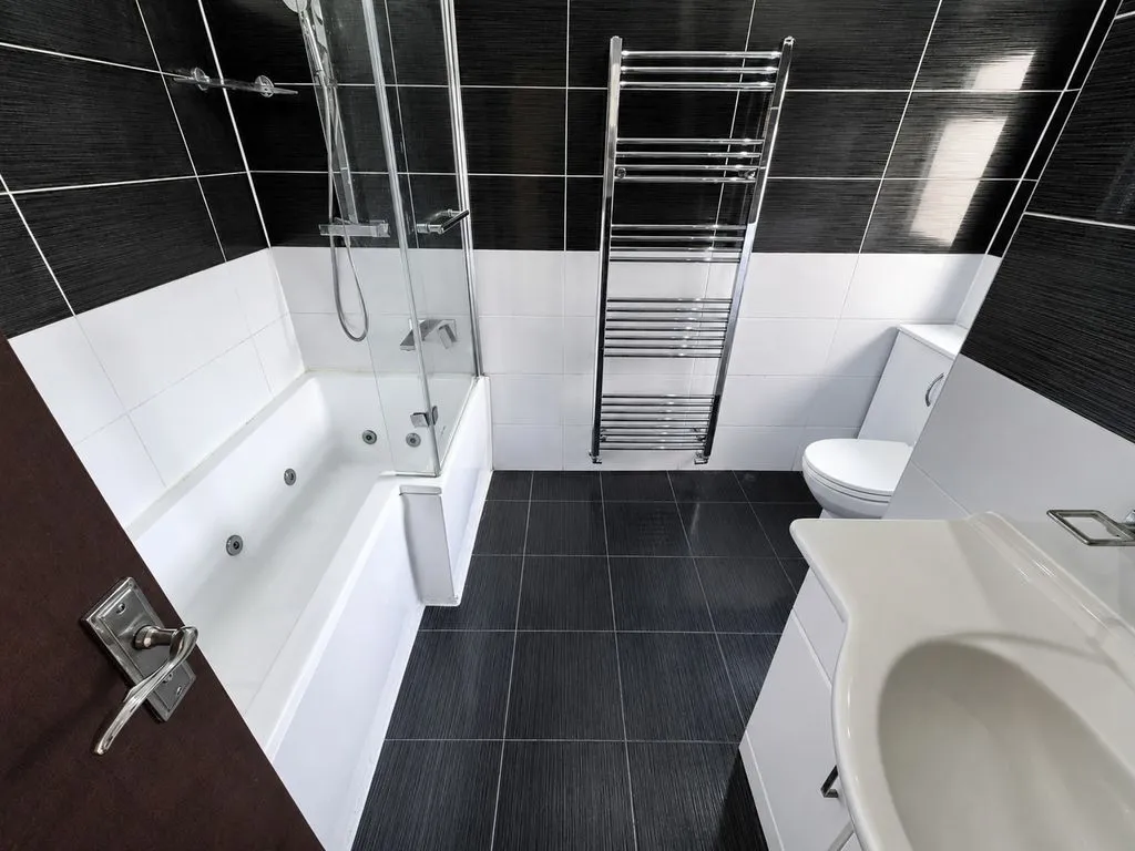 Golden Crescent, Hayes UB3 1AQ, photo 11