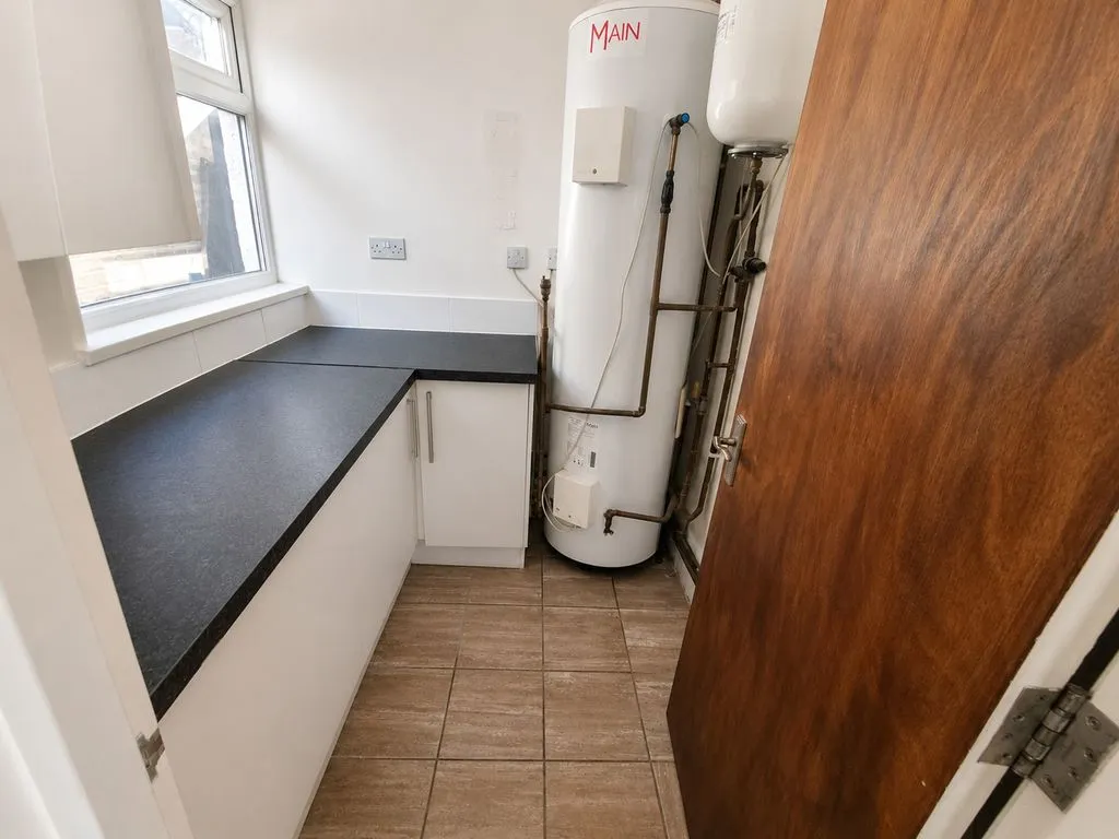 Golden Crescent, Hayes UB3 1AQ, photo 5