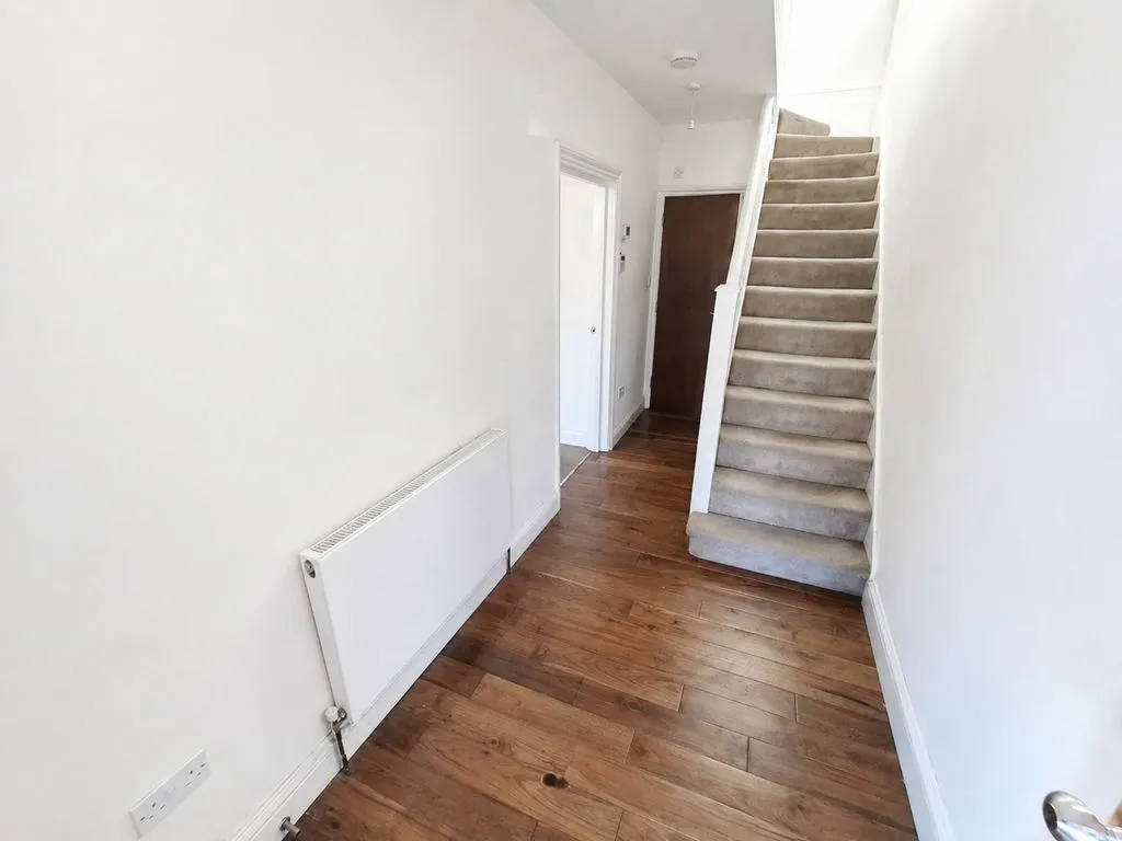Golden Crescent, Hayes UB3 1AQ, photo 14
