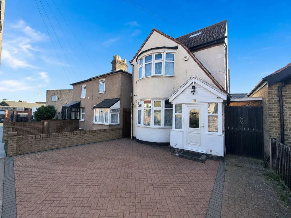 house to rent — Golden Crescent, Hayes UB3 1AQ