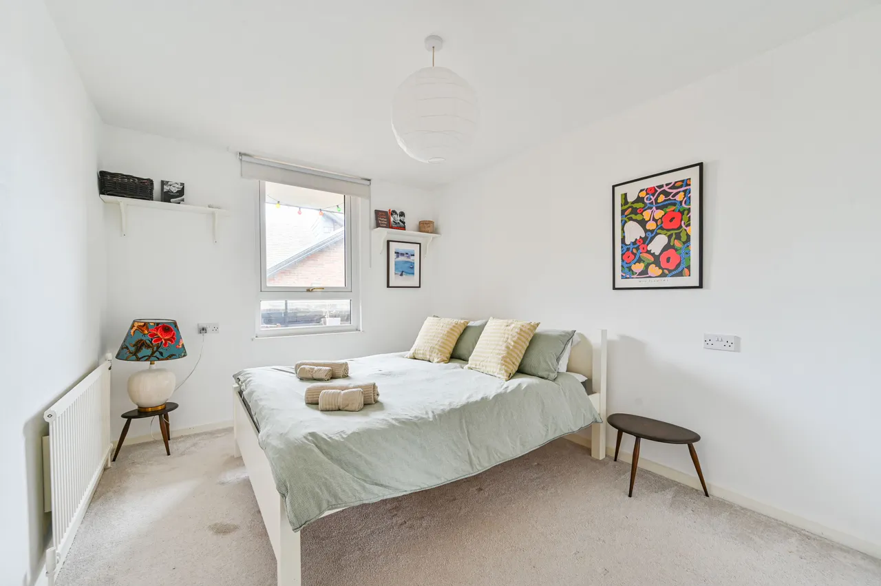 99 Wivenhoe Close, London, photo 3