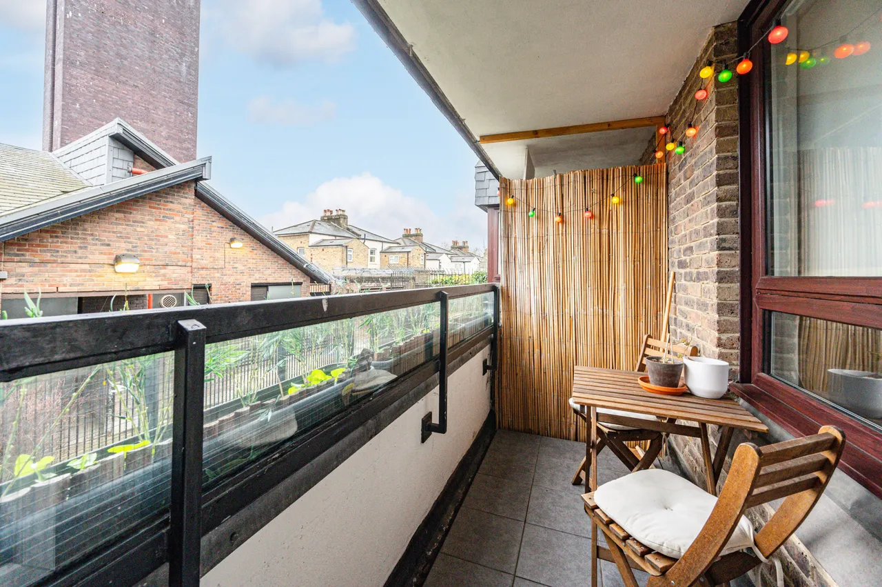 99 Wivenhoe Close, London, photo 6