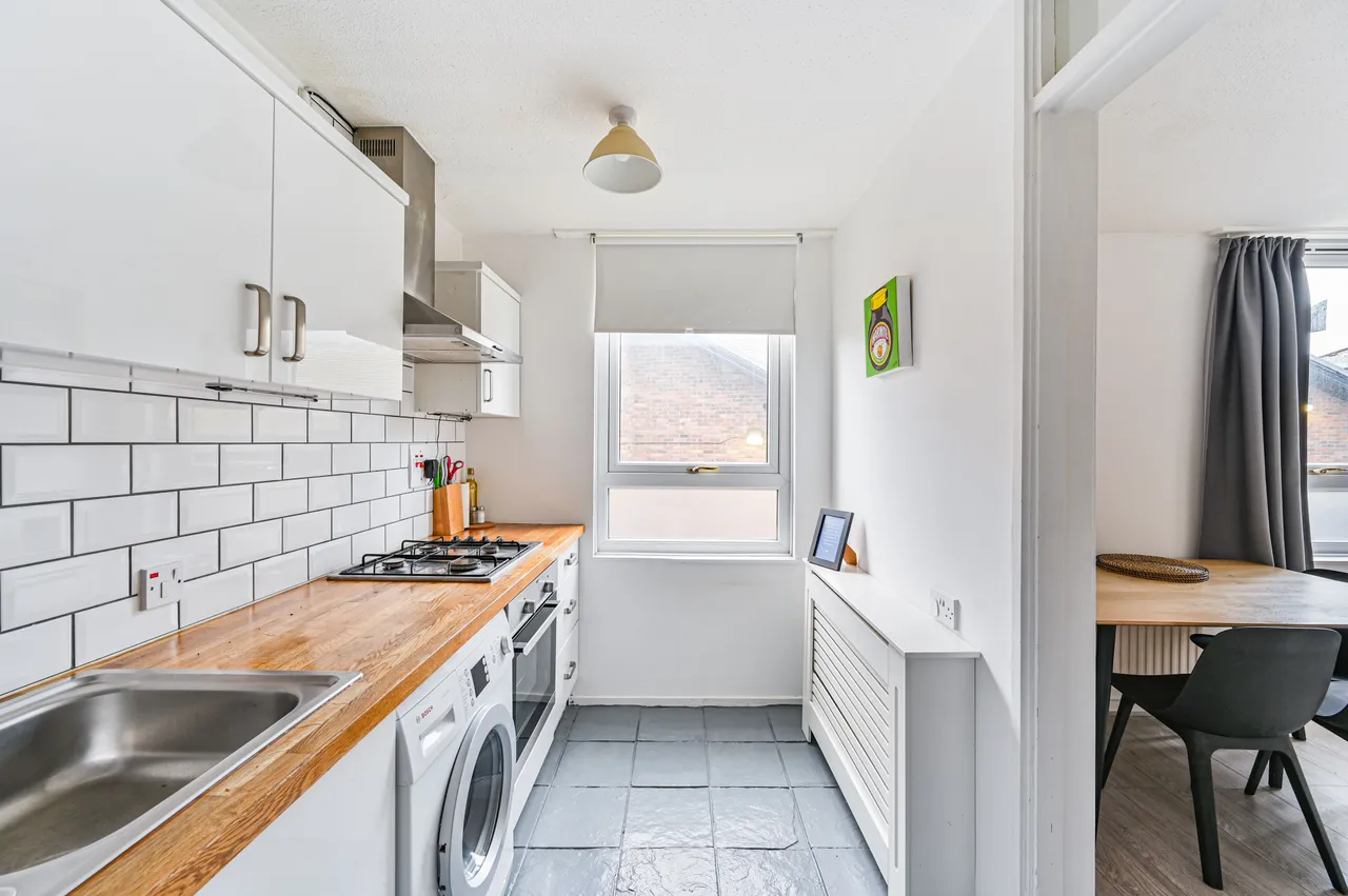 99 Wivenhoe Close, London, photo 9