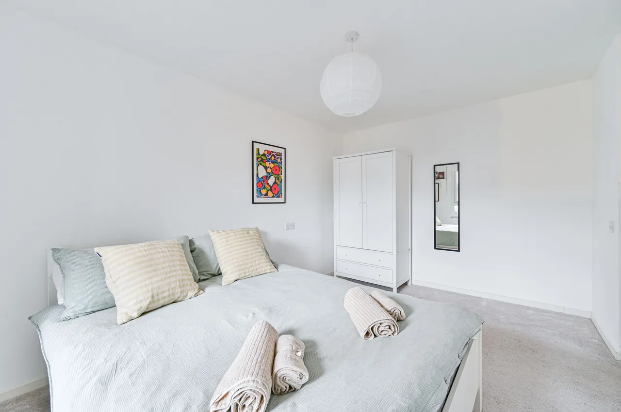 99 Wivenhoe Close, London, photo 8