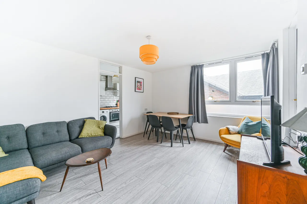 99 Wivenhoe Close, London, photo 7