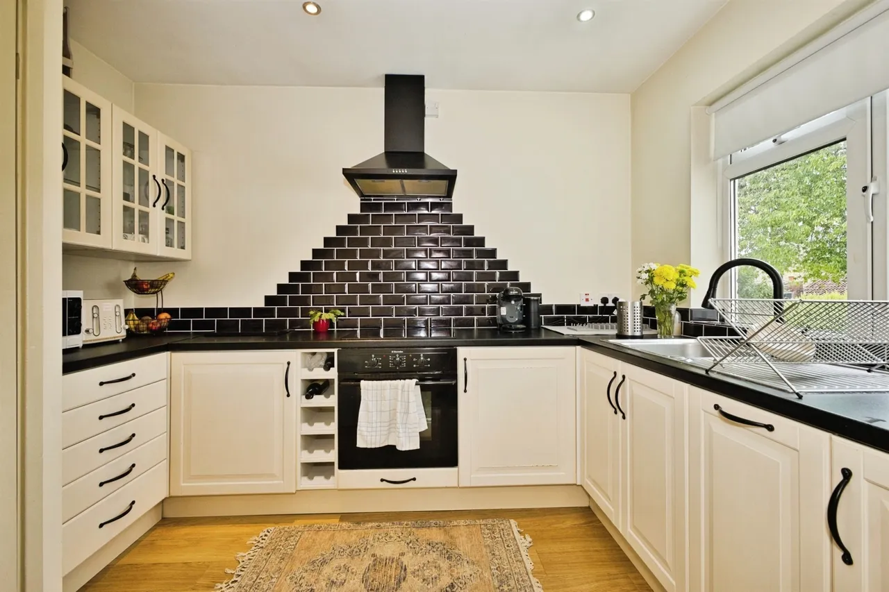 Wesley Close, Wanstrow, BA4, photo 6