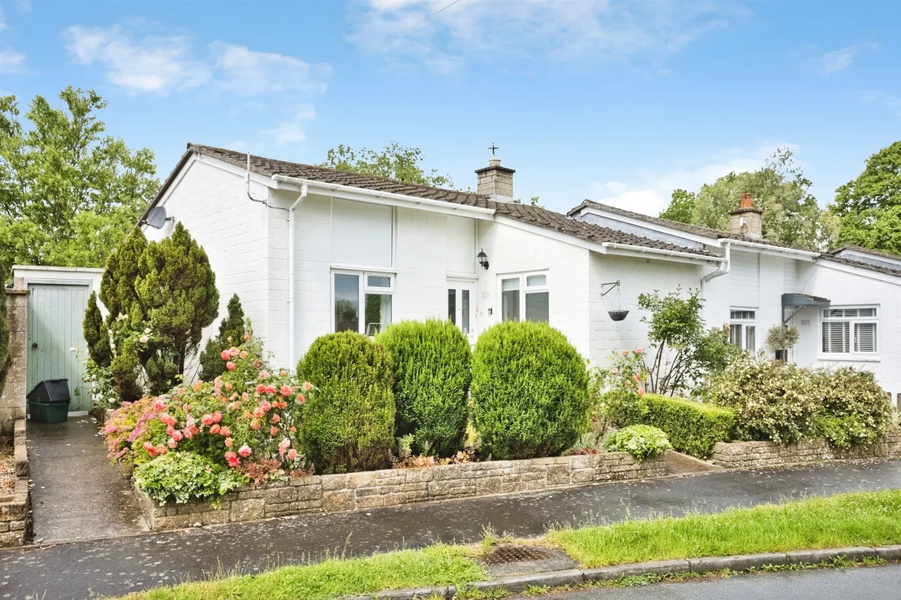 2 bed house for sale, Wesley Close, Wanstrow, BA4