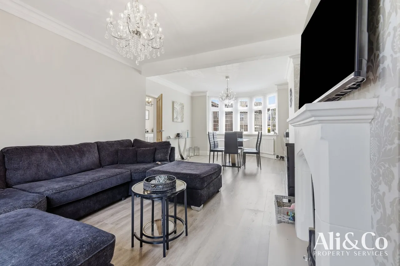 Lenmore Avenue, Grays, Essex, RM17 5NY, photo 3