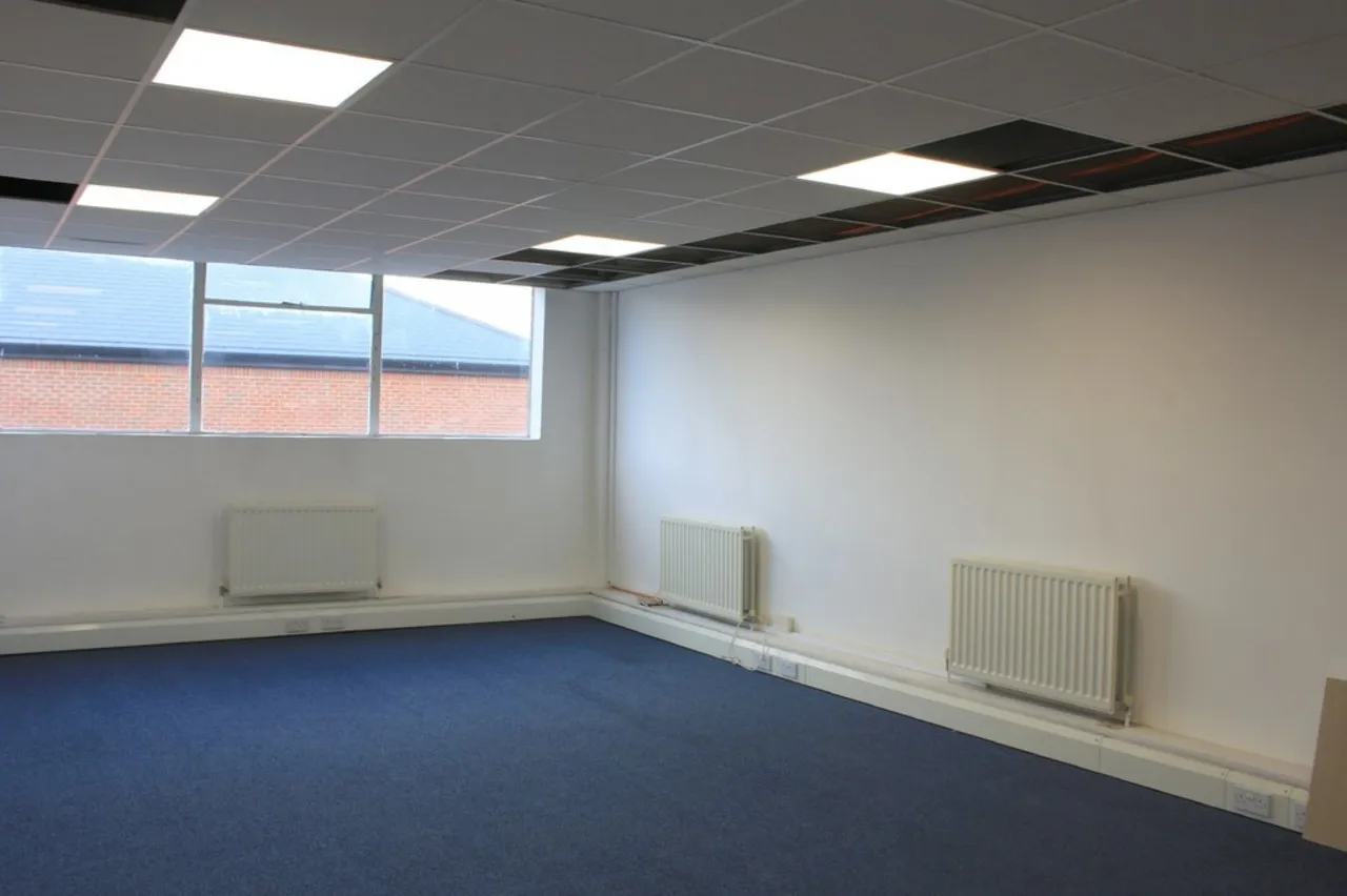 commercial property to rent, Staines Road, Hounslow