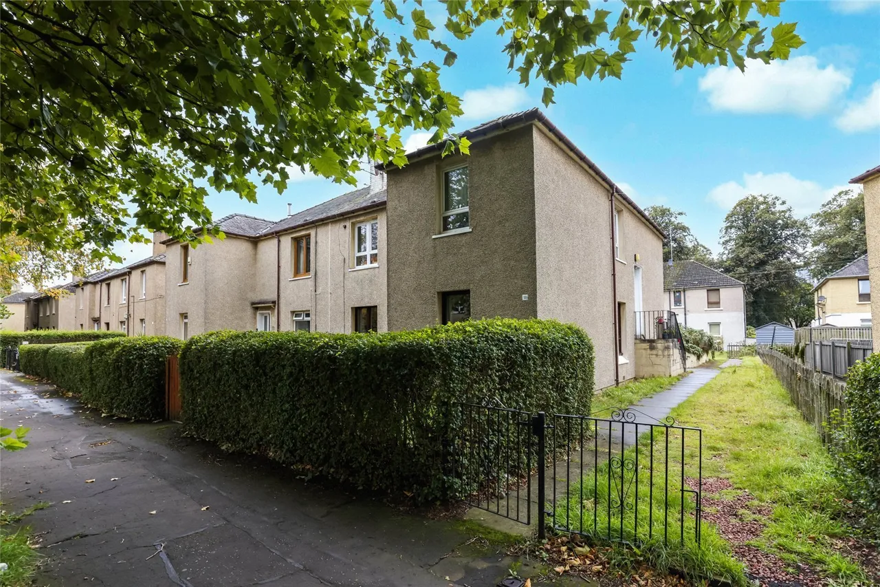 3 bed flat for sale, Burghead Drive, Glasgow, G51