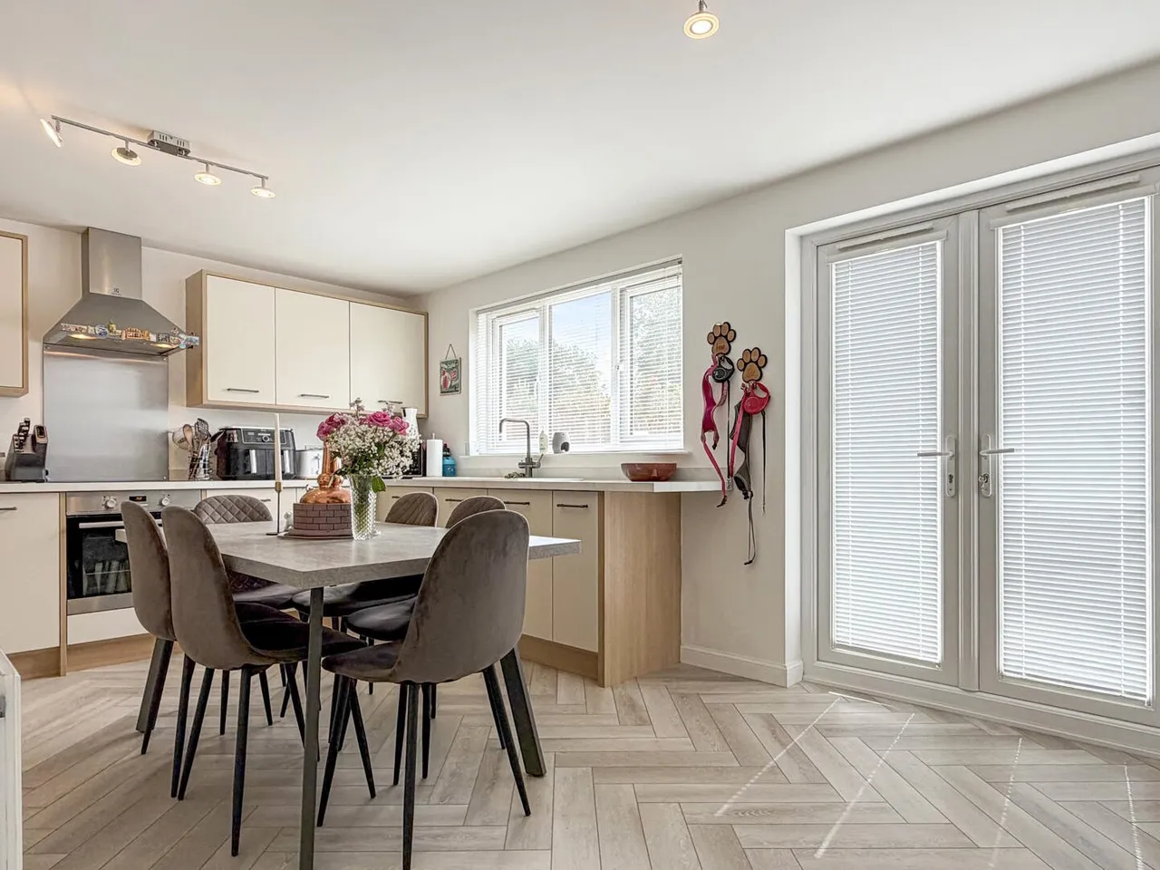Dove Court, Elgin, photo 6