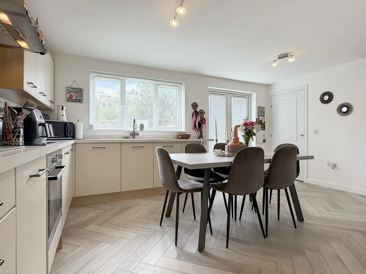 Dove Court, Elgin, photo 5