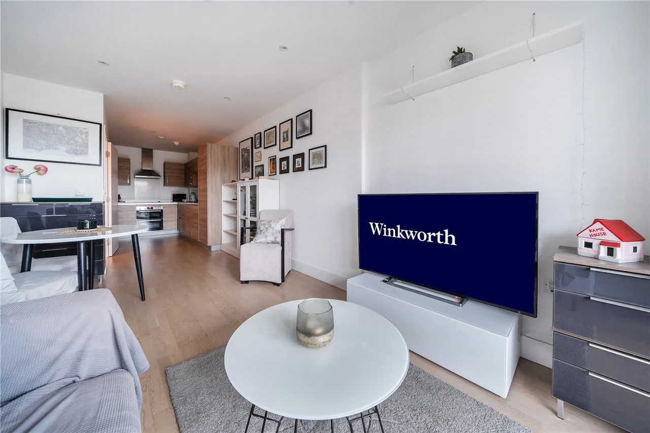 1 bed flat for sale — Aston Street, London, E14
