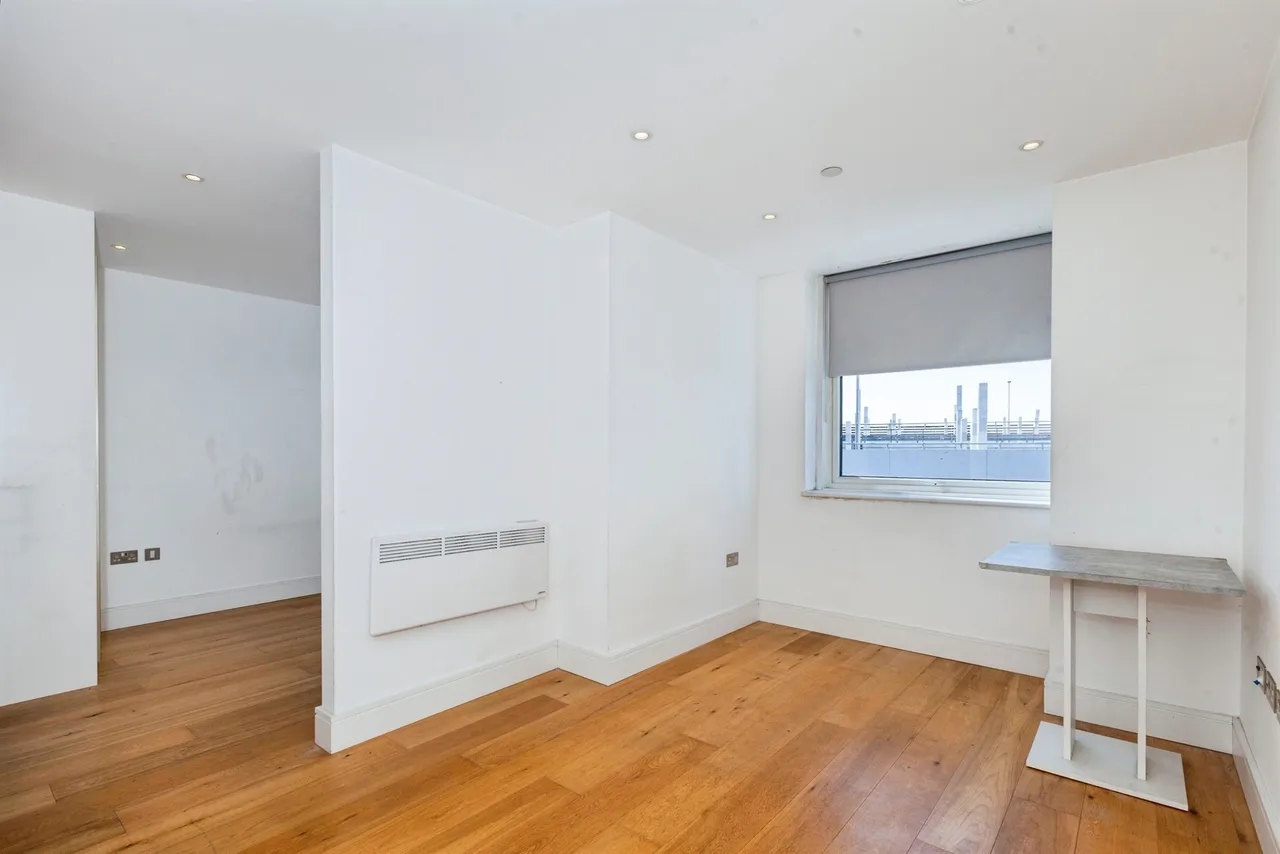 High Street, Slough, SL1, photo 2