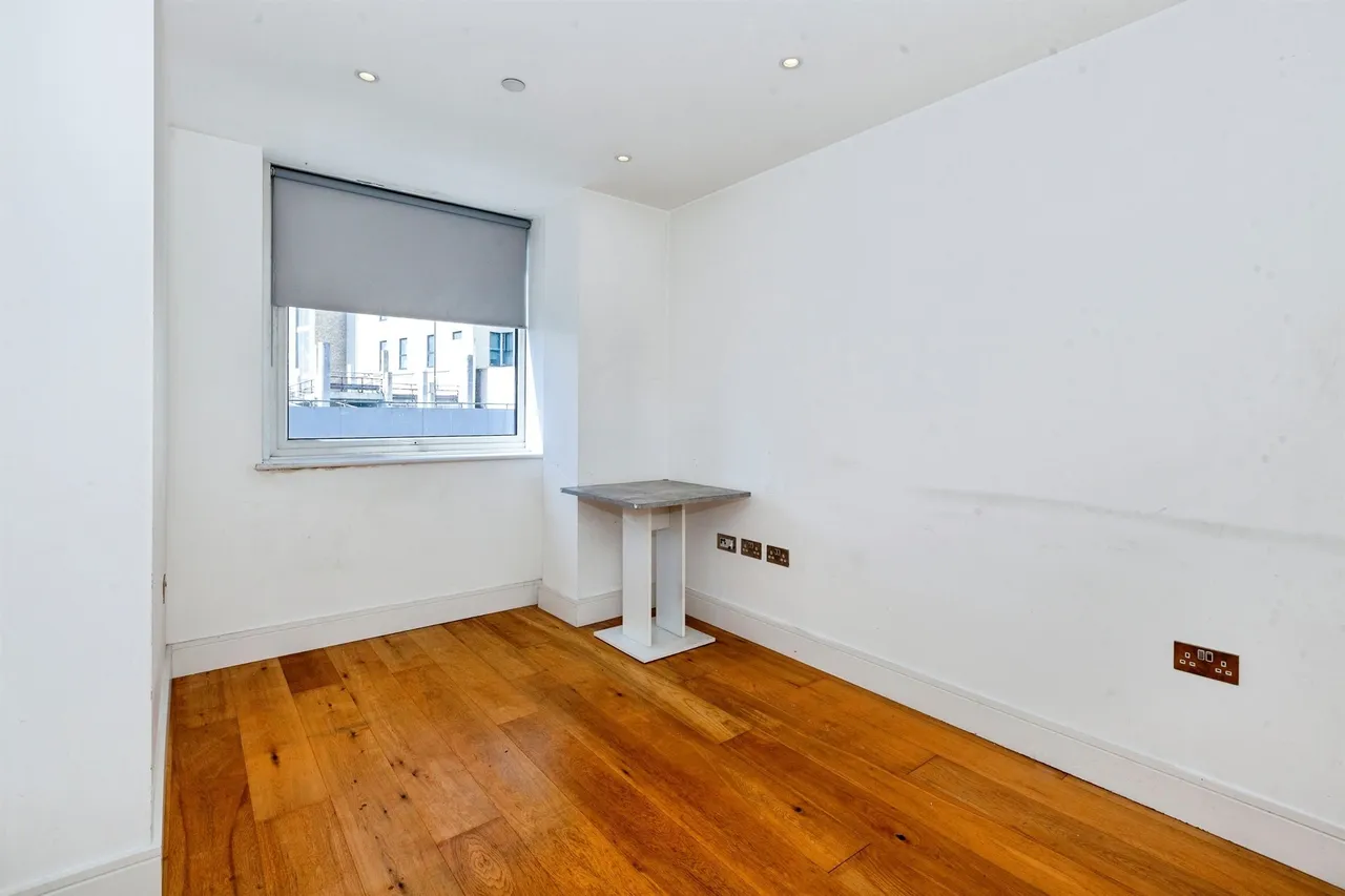 High Street, Slough, SL1, photo 10