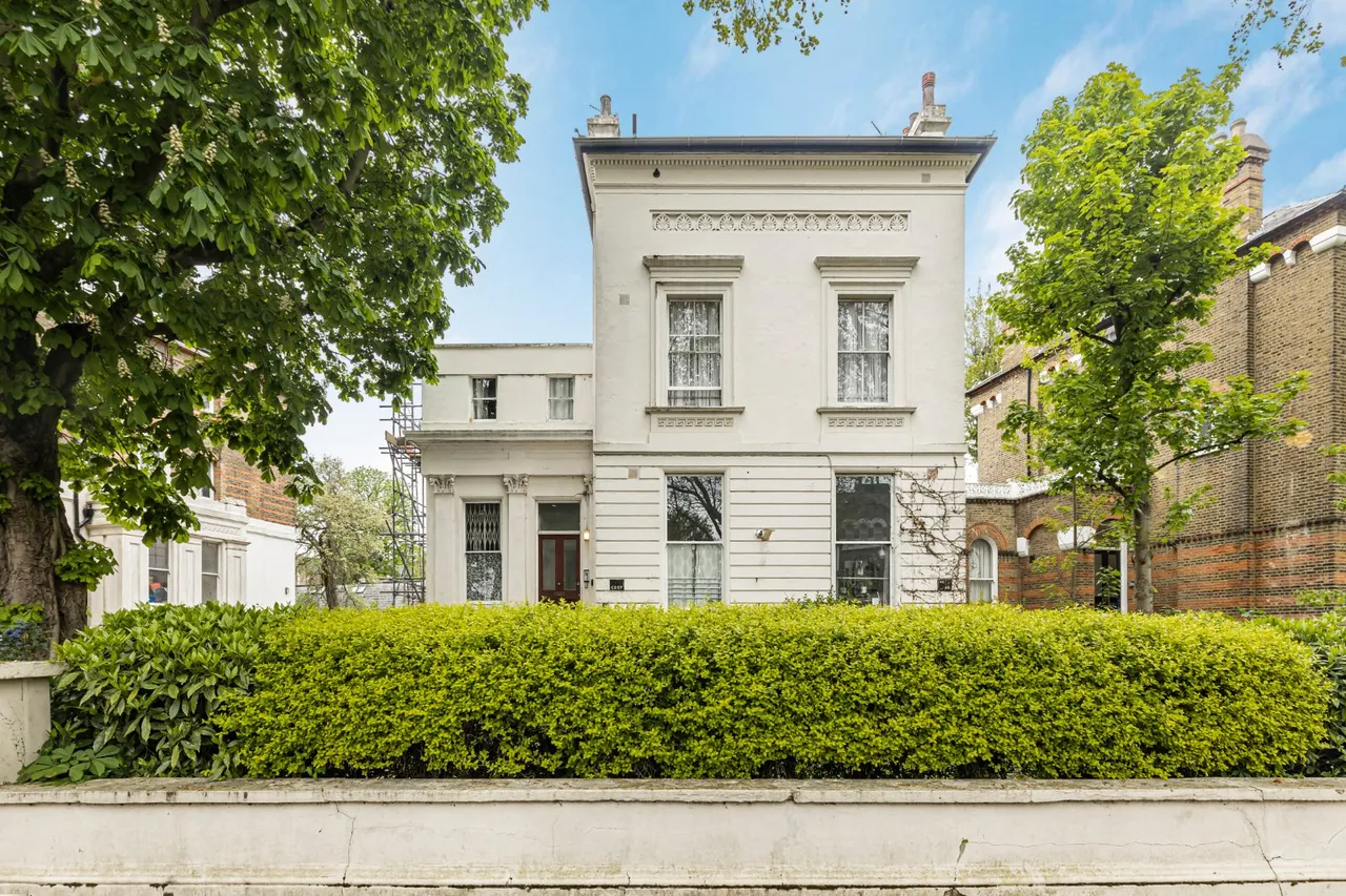 2 bed flat for sale, Highbury New Park, Islington, N5