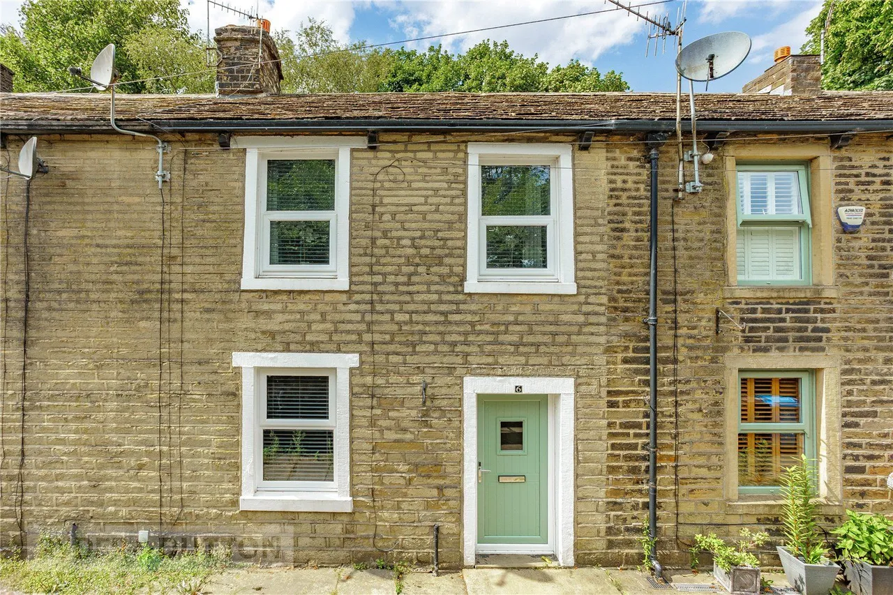 2 bed house for sale, Oldham Road, Denshaw, OL3