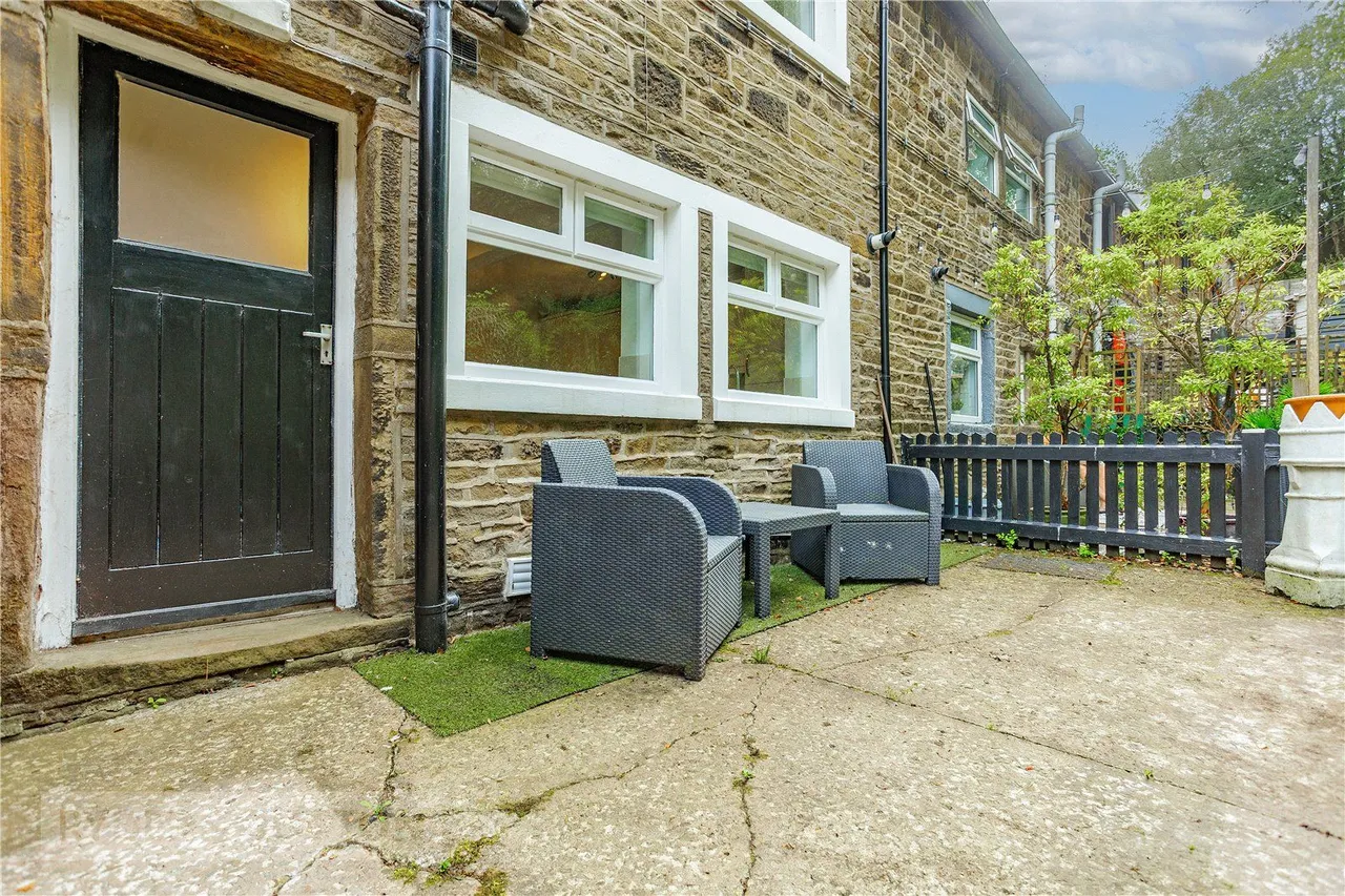 Oldham Road, Denshaw, OL3, photo 13