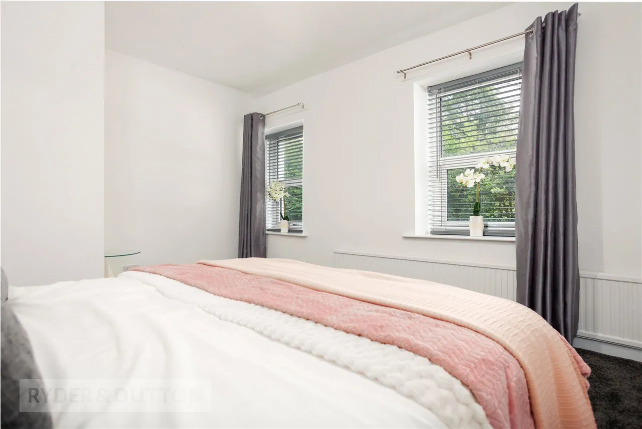 Oldham Road, Denshaw, OL3, photo 8