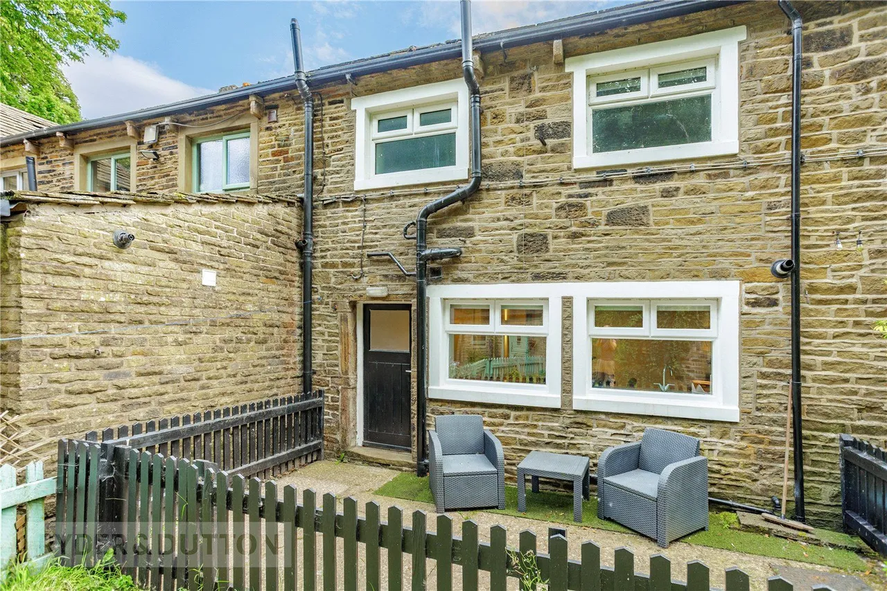 Oldham Road, Denshaw, OL3, photo 14