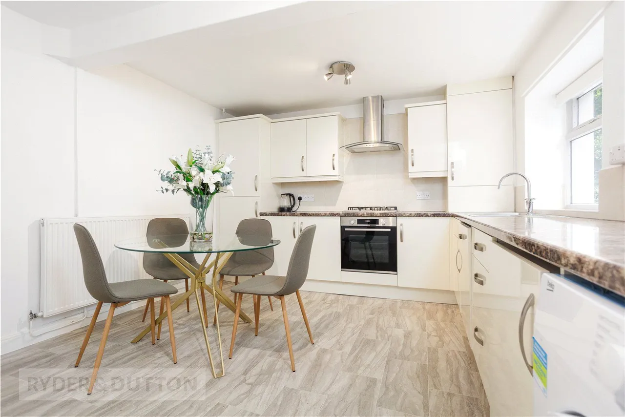 Oldham Road, Denshaw, OL3, photo 4
