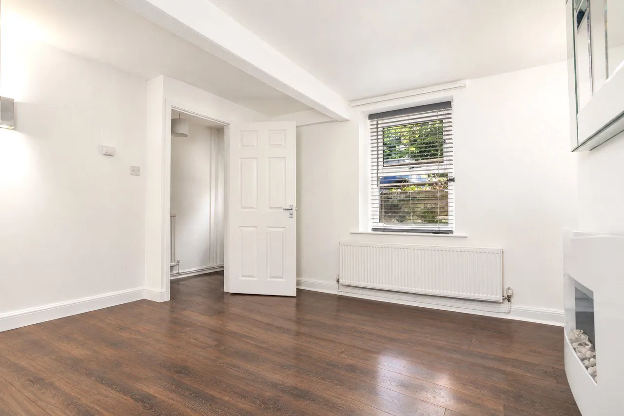 Oldham Road, Denshaw, OL3, photo 3