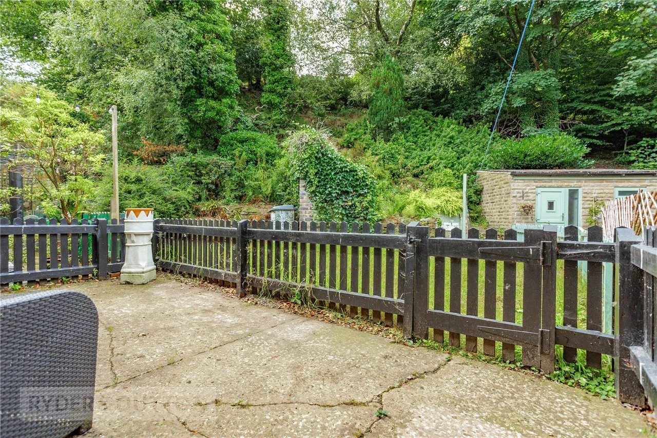 Oldham Road, Denshaw, OL3, photo 15
