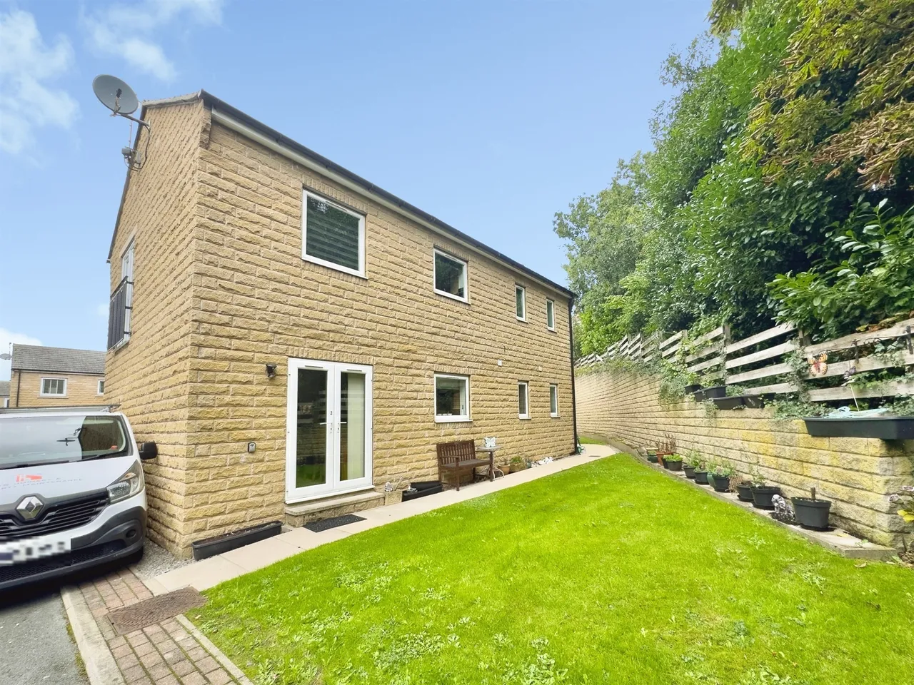 2 bed flat for sale, Sleningford Road, Bingley, BD16