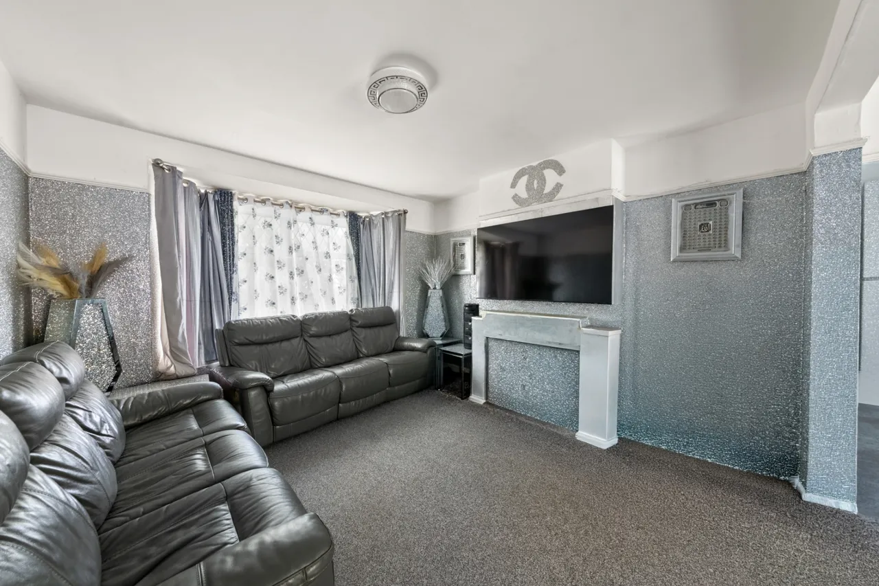 Queens Avenue, Greenford, UB6 9BX, photo 2