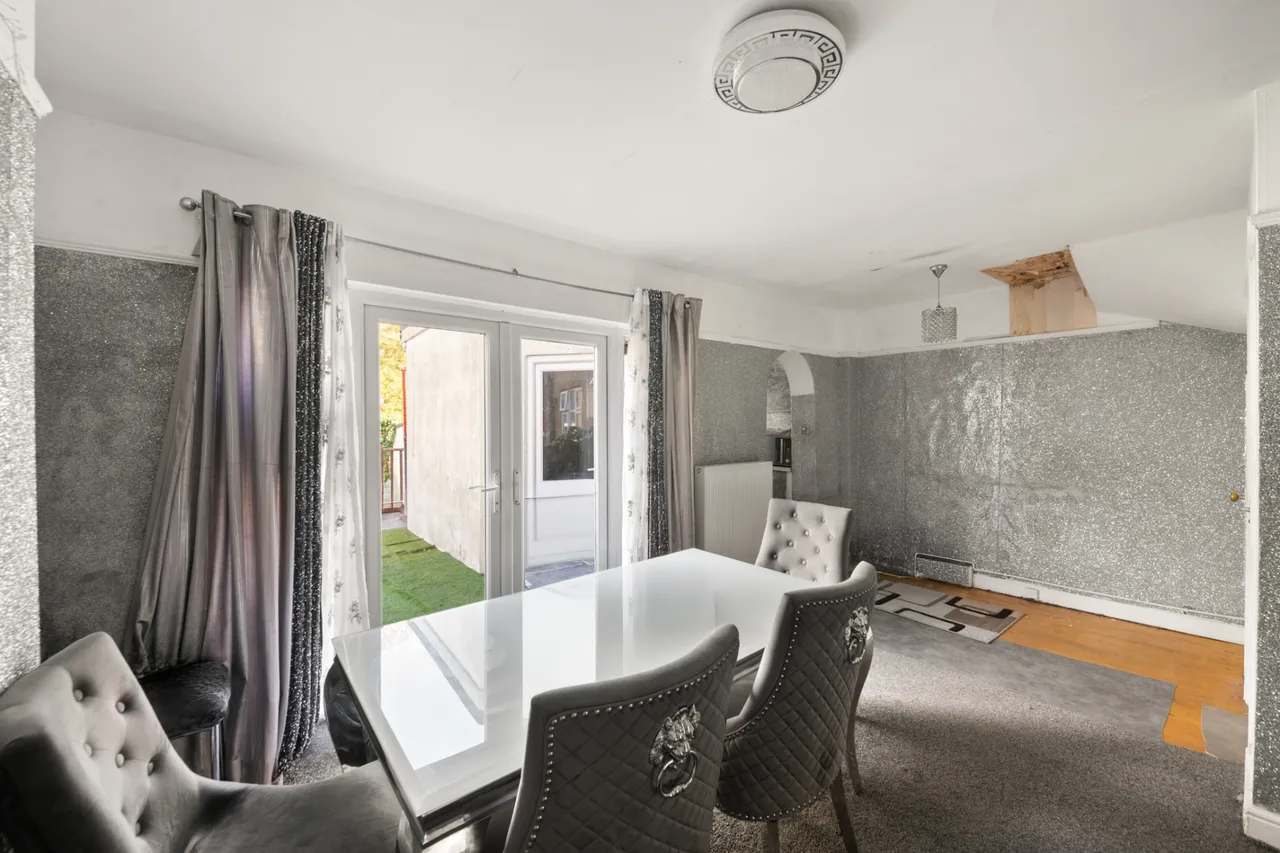 Queens Avenue, Greenford, UB6 9BX, photo 3