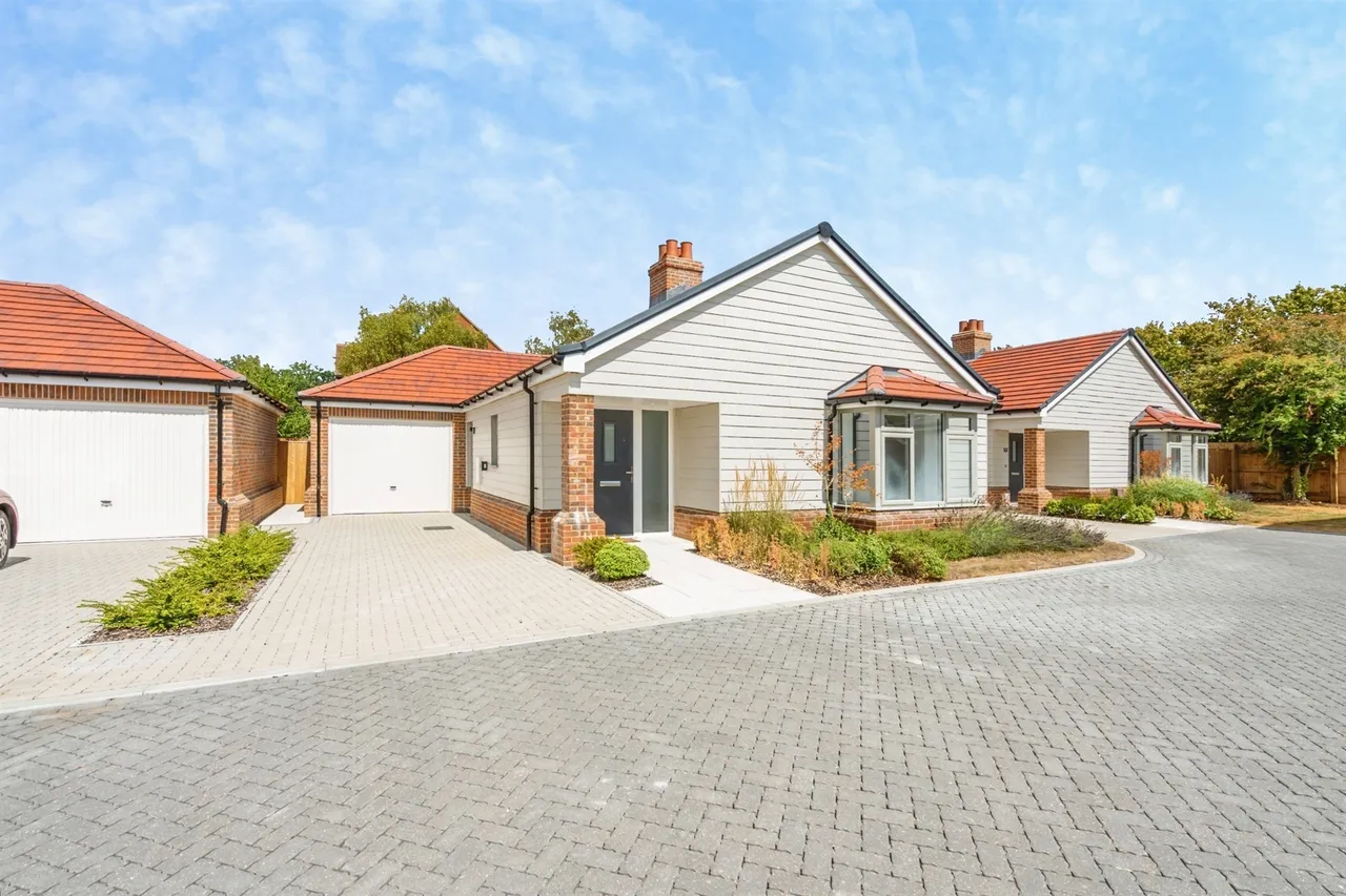 2 bed house for sale — Arundel Road, Fontwell
