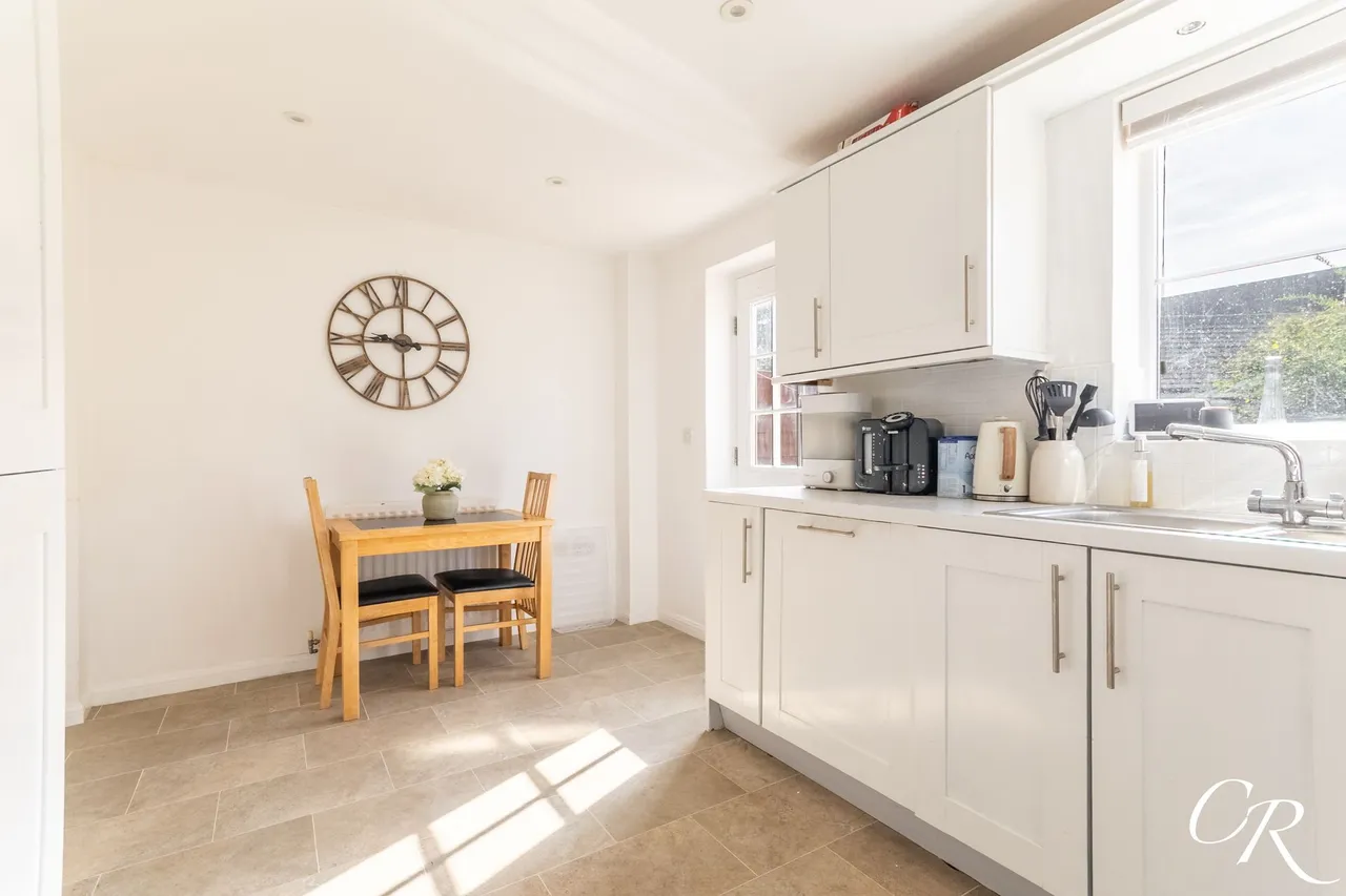Butterfield Court, Bishops Cleeve, photo 5