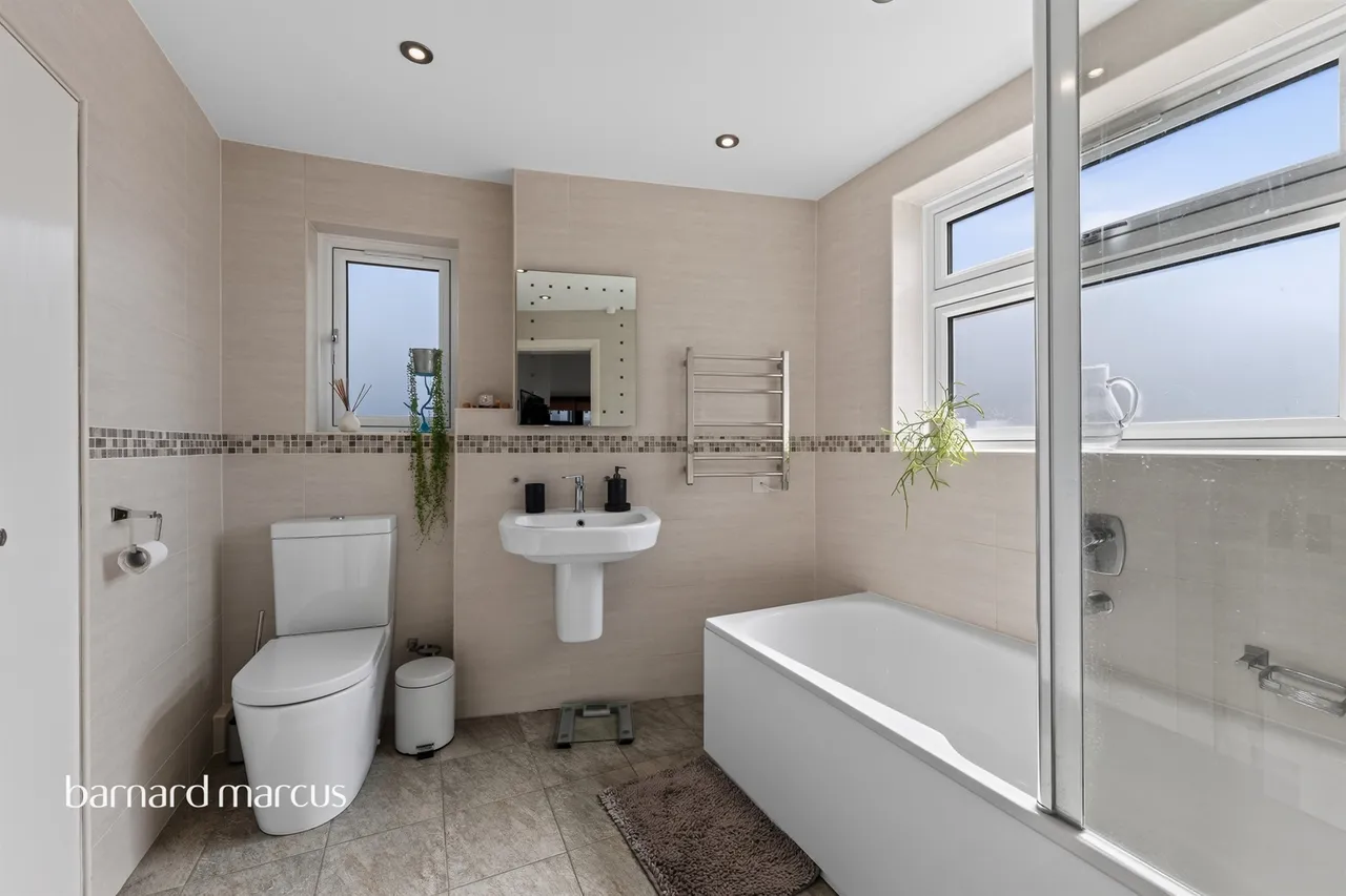 West Mead, Epsom, KT19, photo 9