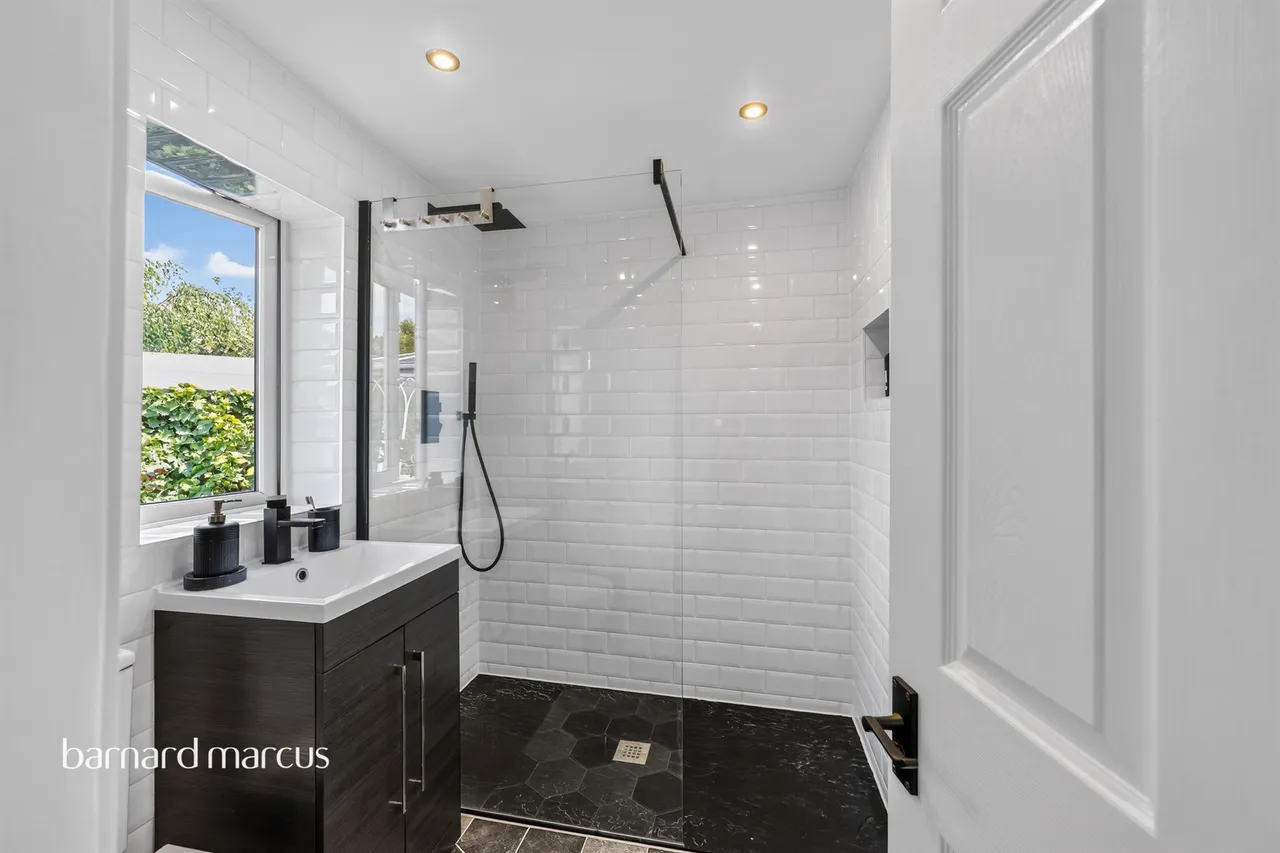West Mead, Epsom, KT19, photo 7
