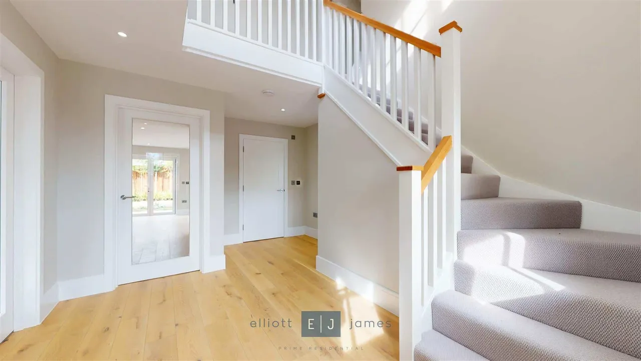 4 bed house for sale — Clovis Close, Loughton