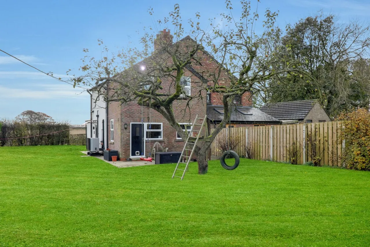 White Gap Lane, High Hunsley, HU20, photo 2