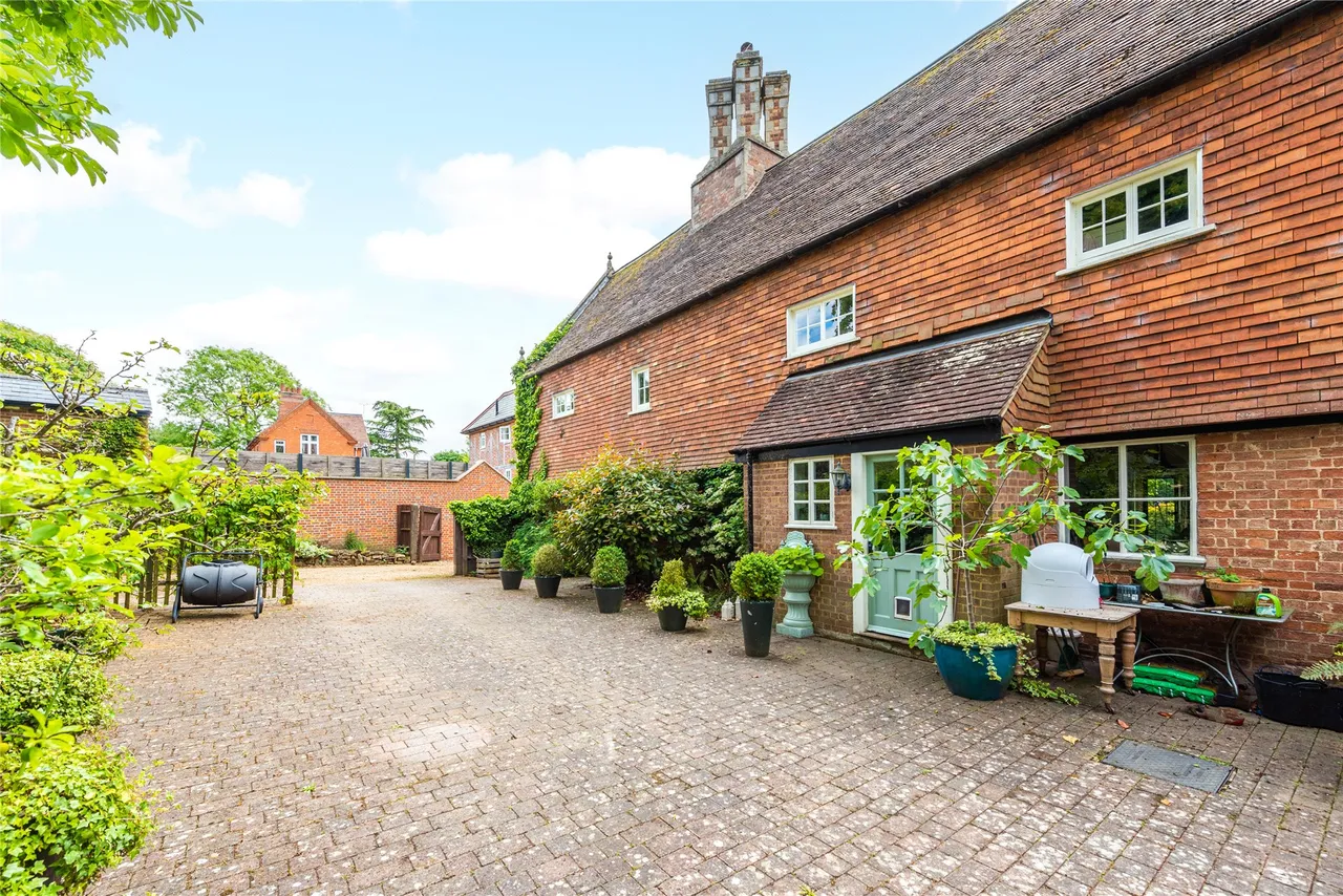 Watling Street, Little Brickhill, MK17, photo 18
