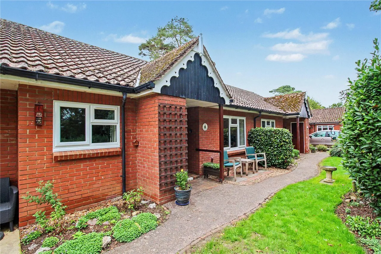 2 bed house for sale, Lowestoft Road, Reydon, IP18