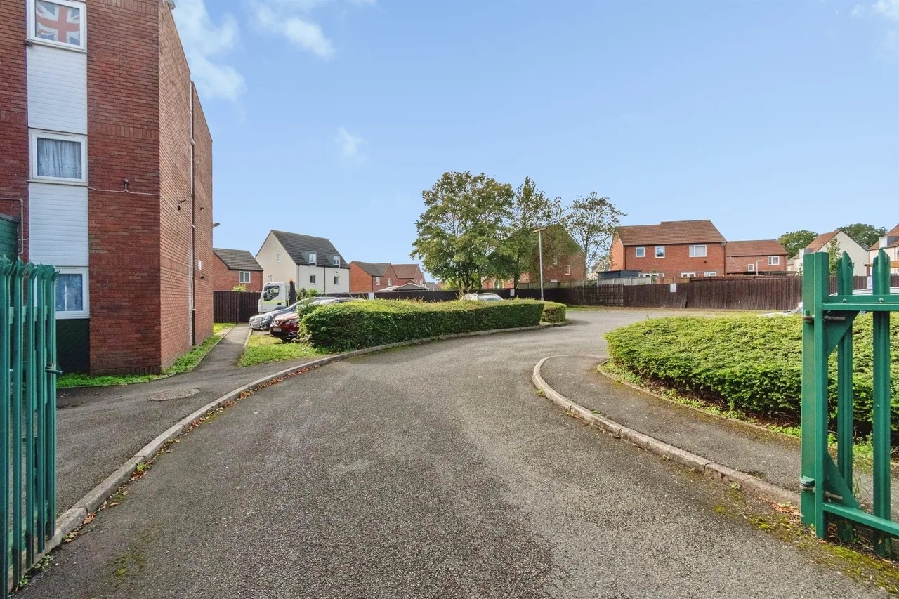 Spring Street, Ocker Hill, DY4, photo 2