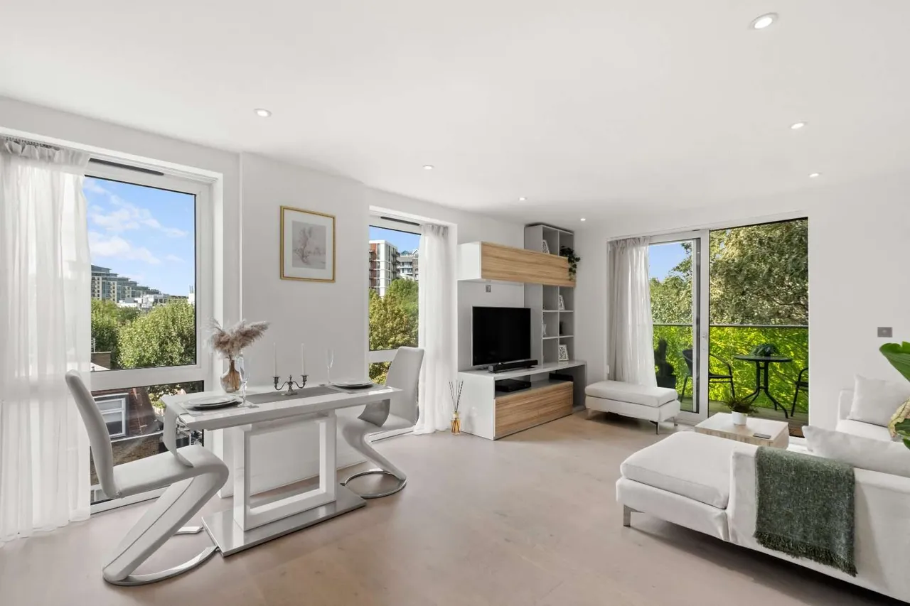 2 bed flat for sale — Plough Road, London, SW11 2DE