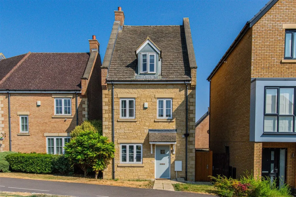 3 bed house for sale, Roman Road, Little Stanion