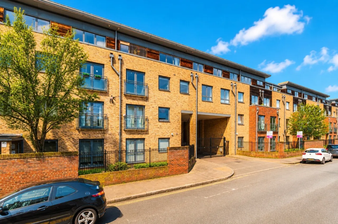 Effra Parade, London, SW2, photo 2