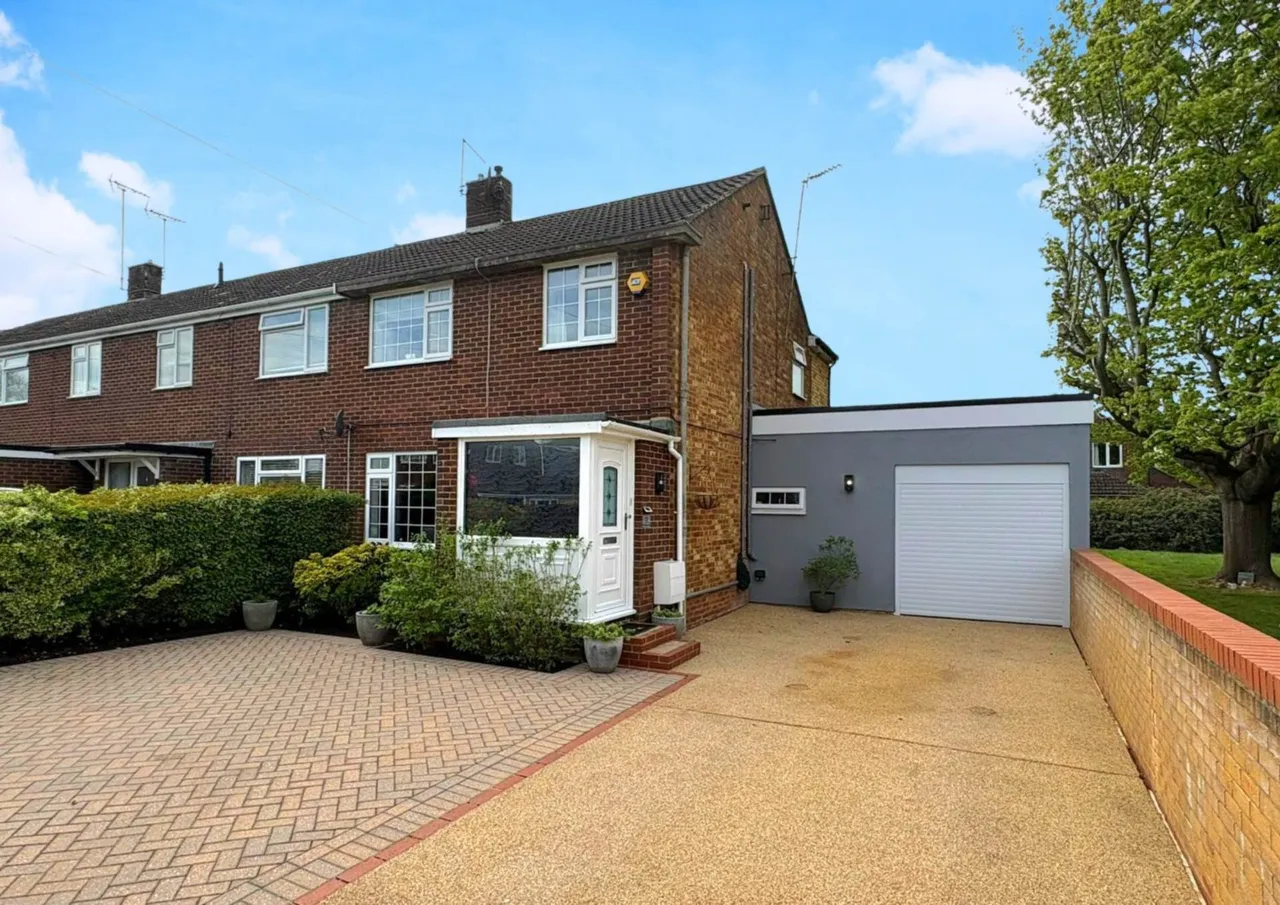 3 bed house for sale — Eastfield Road, Aylesbury, HP20 1PA